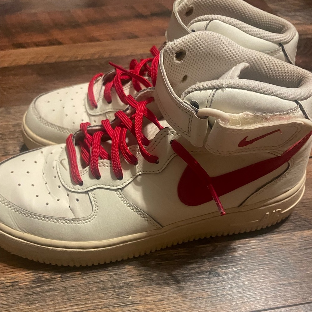 Nike Air Force 1’s red and white
